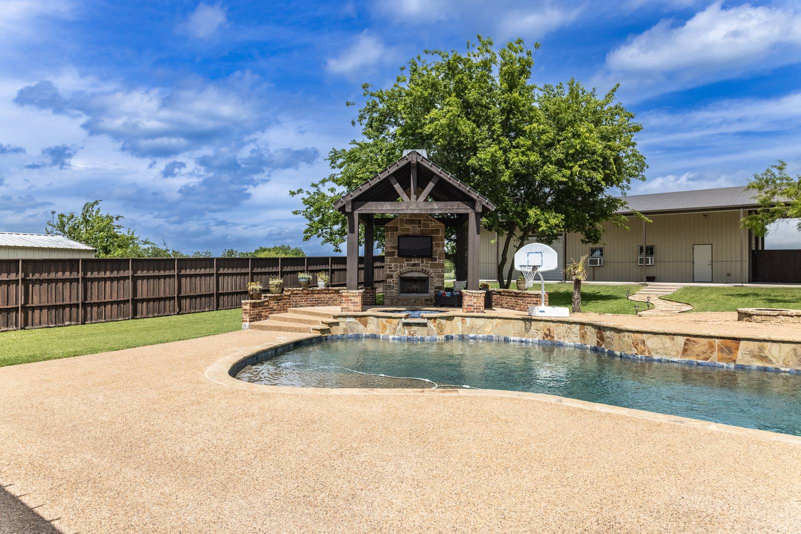 3031 Hillview Dr, Royse City TX — interior & exterior photo 8